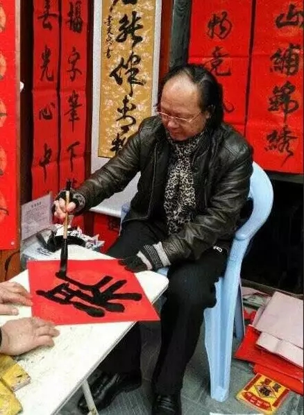 书法师承家学,后在京都得名家任政,欧阳中石,启功,刘炳森亲授.