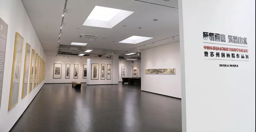 研修公益班学员作品展暨苏州国画院作品展在张家港市美术馆一楼开幕