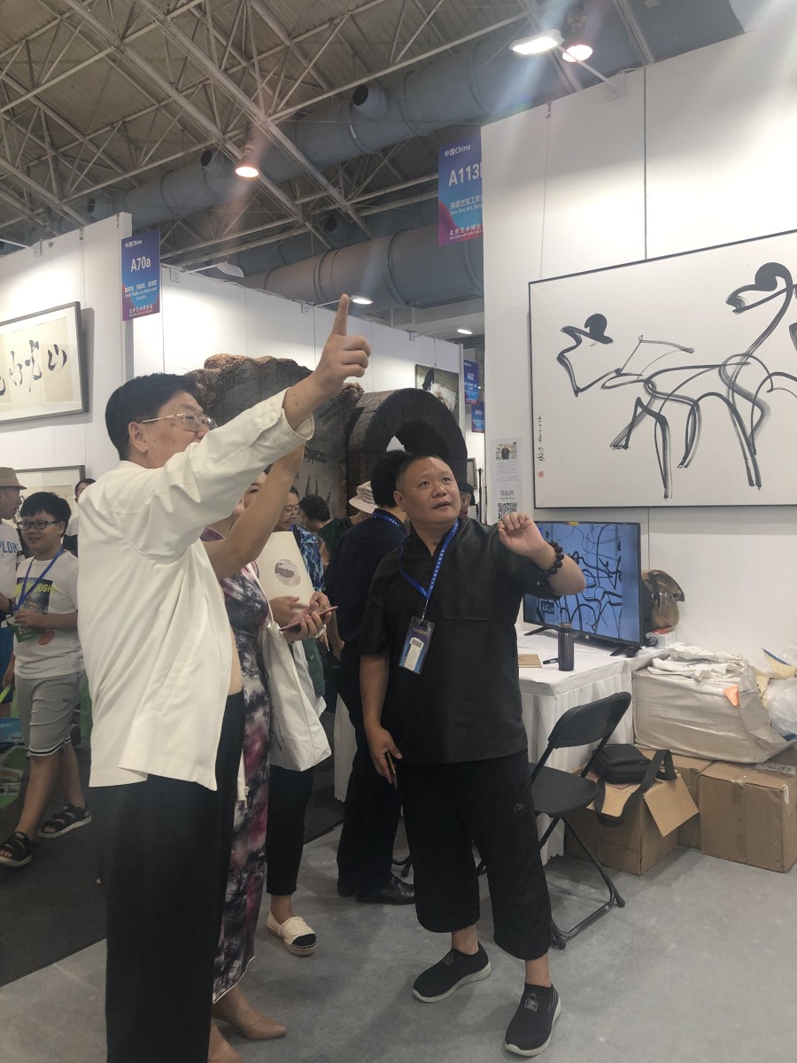 冯五洲线性人物水墨系列作品在京展出