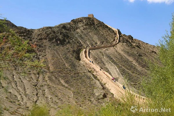 只今已勒燕然石,北地无人空月明