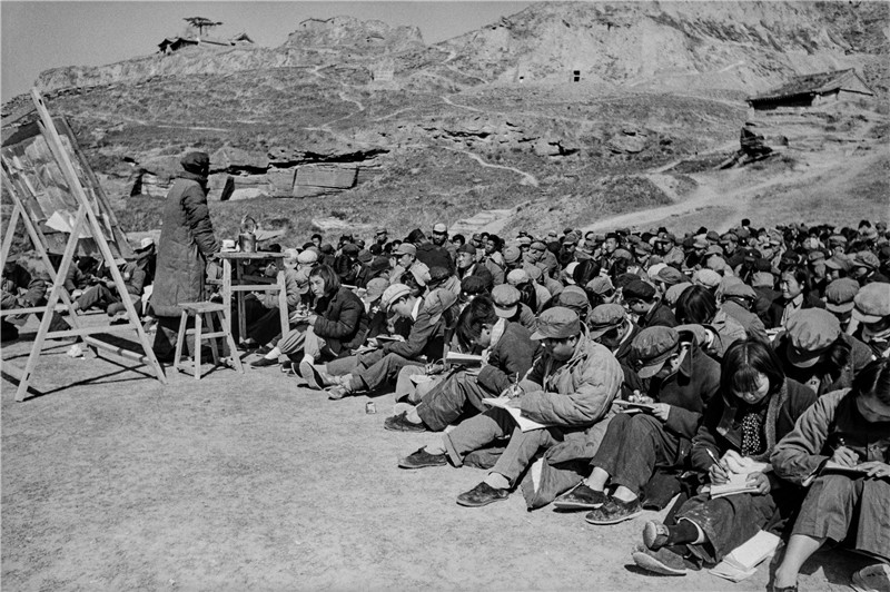 瓦尔特博萨德,《延安抗日军政大学的演讲》,1938年瑞士摄影基金会