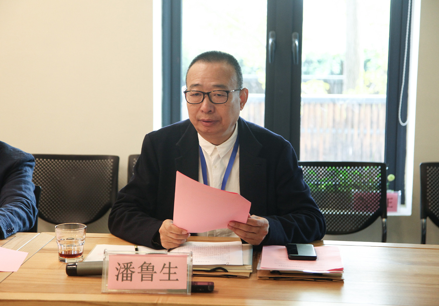 山东工艺美术学院院长,中国美术家协会工艺美术艺委会主任潘鲁生在