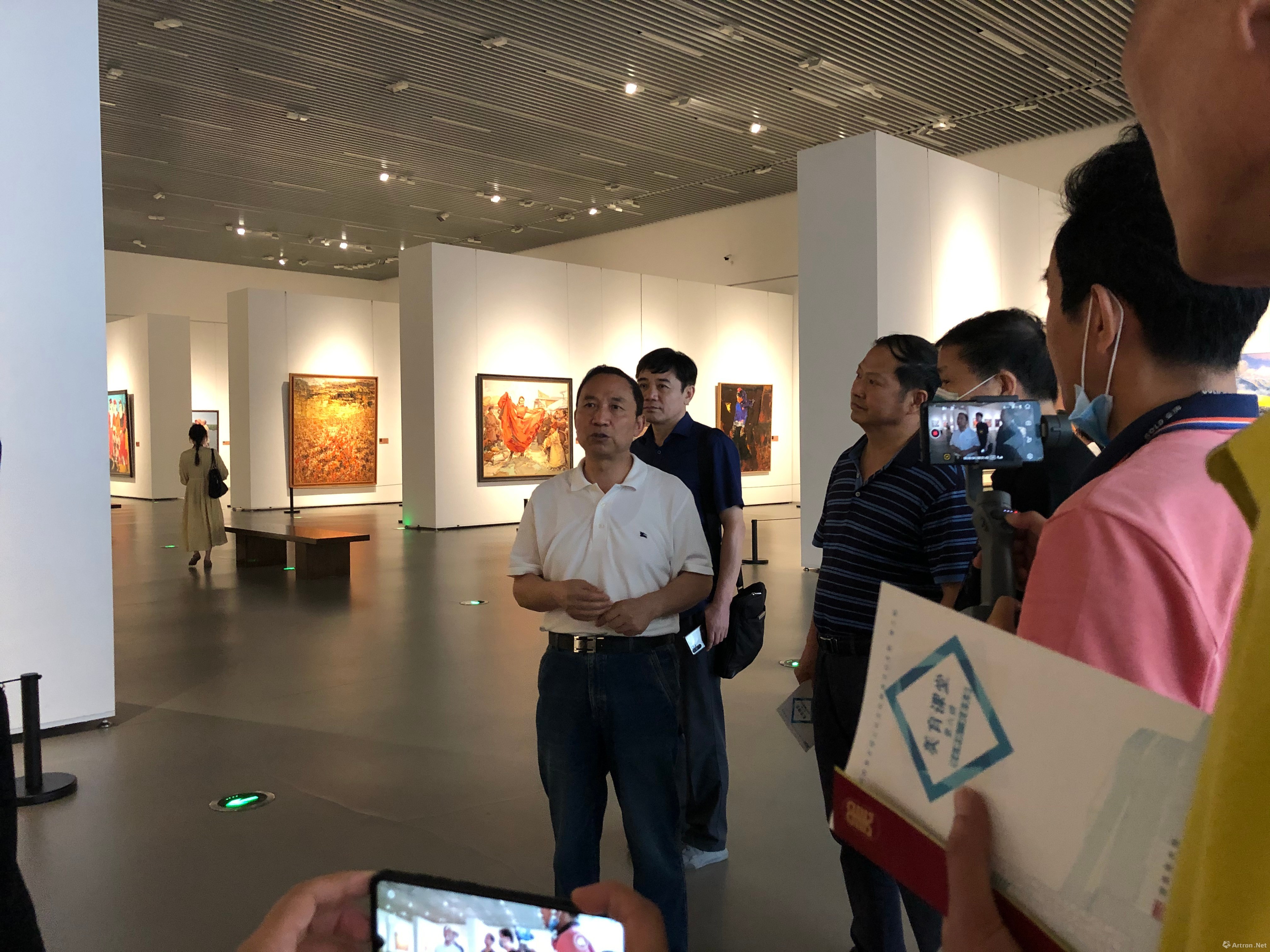 【雅昌快讯】来湖南美术馆 馆长带你一起看美展