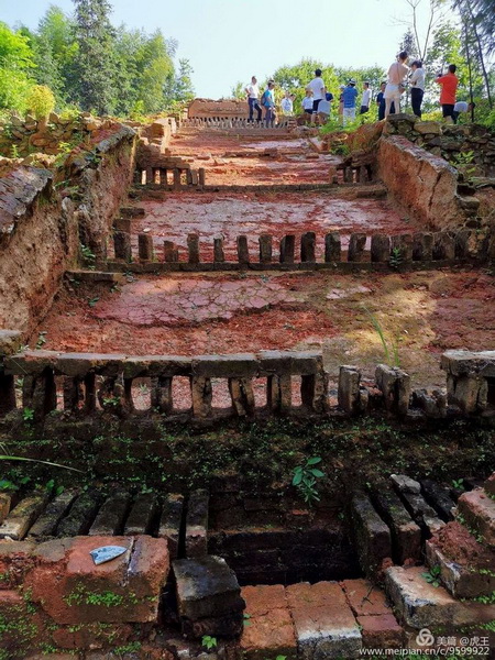 气势恢宏,规模庞大的沩山古代龙窑遗址.