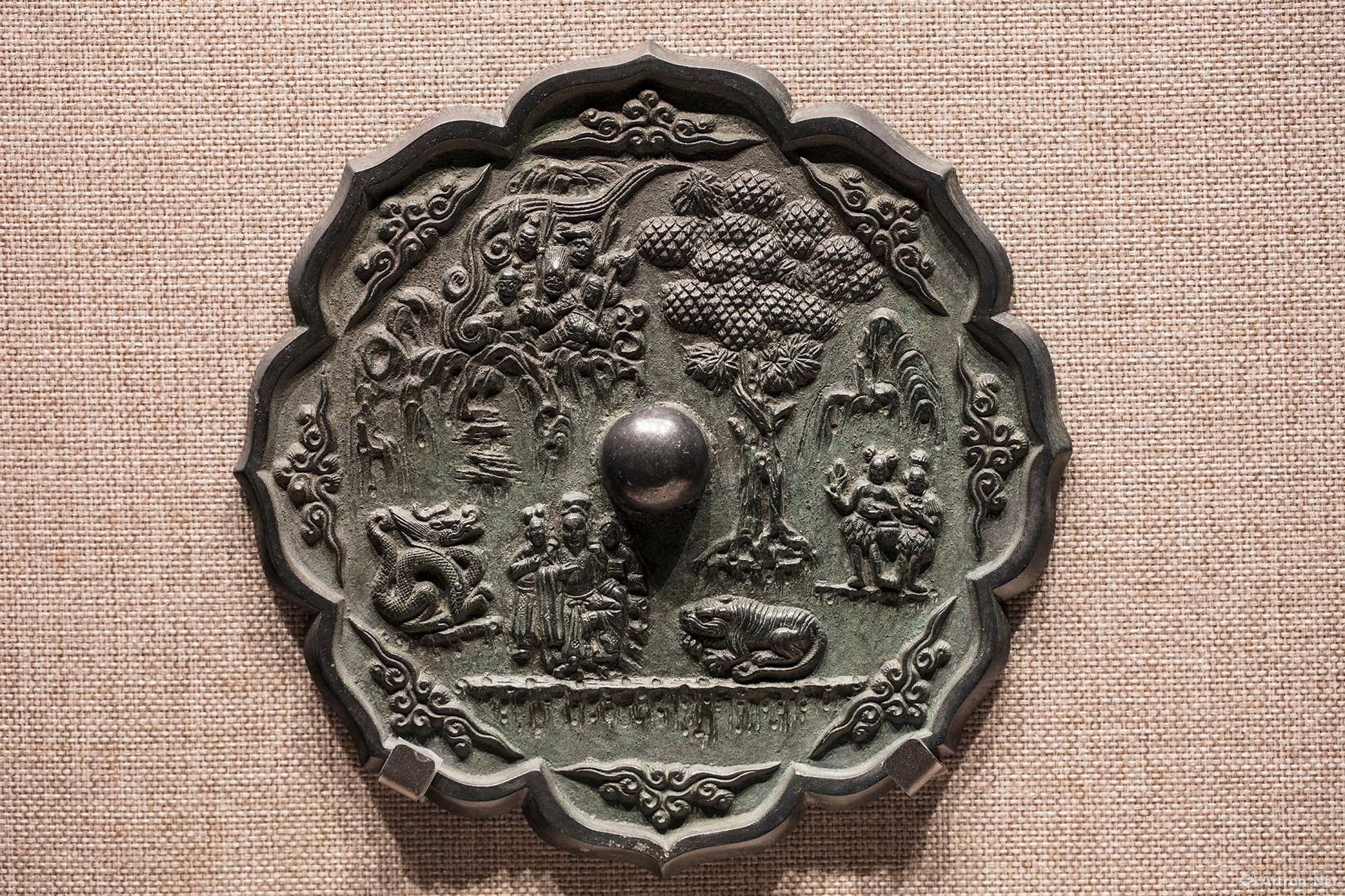 现场五面中国铭文铜镜罕见齐聚在清华艺博看见古代铜镜三千年