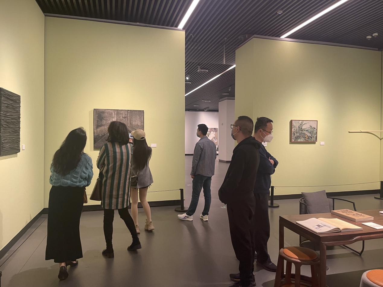 宜兴史上第一场大型当代艺术群展亮相宜兴市美术馆_展览现场_雅昌新闻