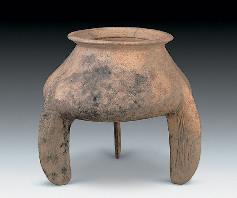 这种鱼鳍形足造型的陶鼎是良渚文化特有的器型之一.