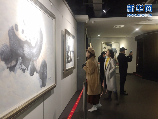 想知道保护冰川的意义来万山河冰川时代油画作品展看看