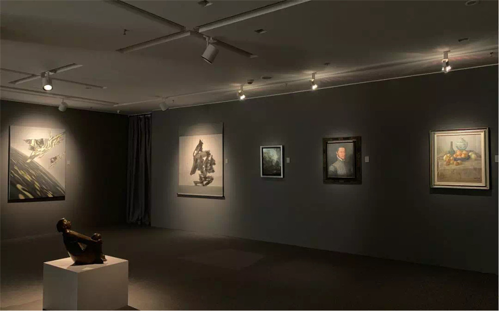 艺元空间创办人曾凡刚希望这场参展作品形式从古典绘画跨度到观念艺术