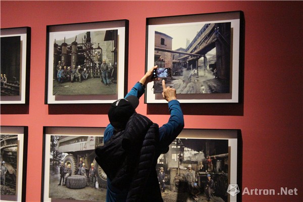 摄影展见证历史记忆 老工业基地及三线建设摄影展启幕