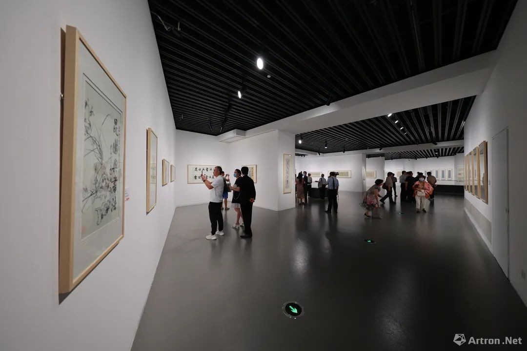 本次展览共展出霍国强书画作品近100件,同时展出玉山草堂文海楼藏元