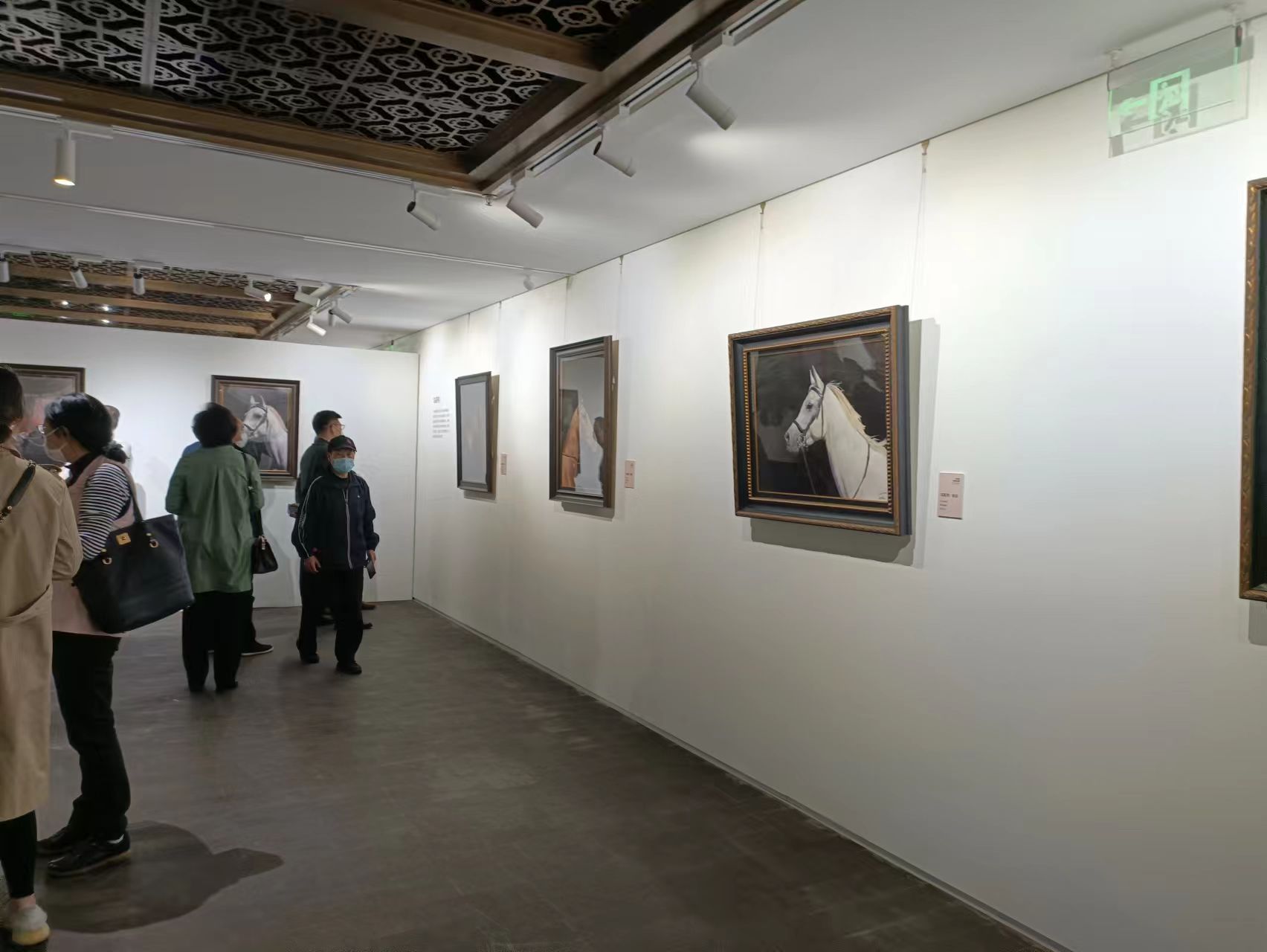 现场 | 三个系列作品贯穿过去现在和未来 米巧铭油画作品展在荣宝斋当代艺术馆举办